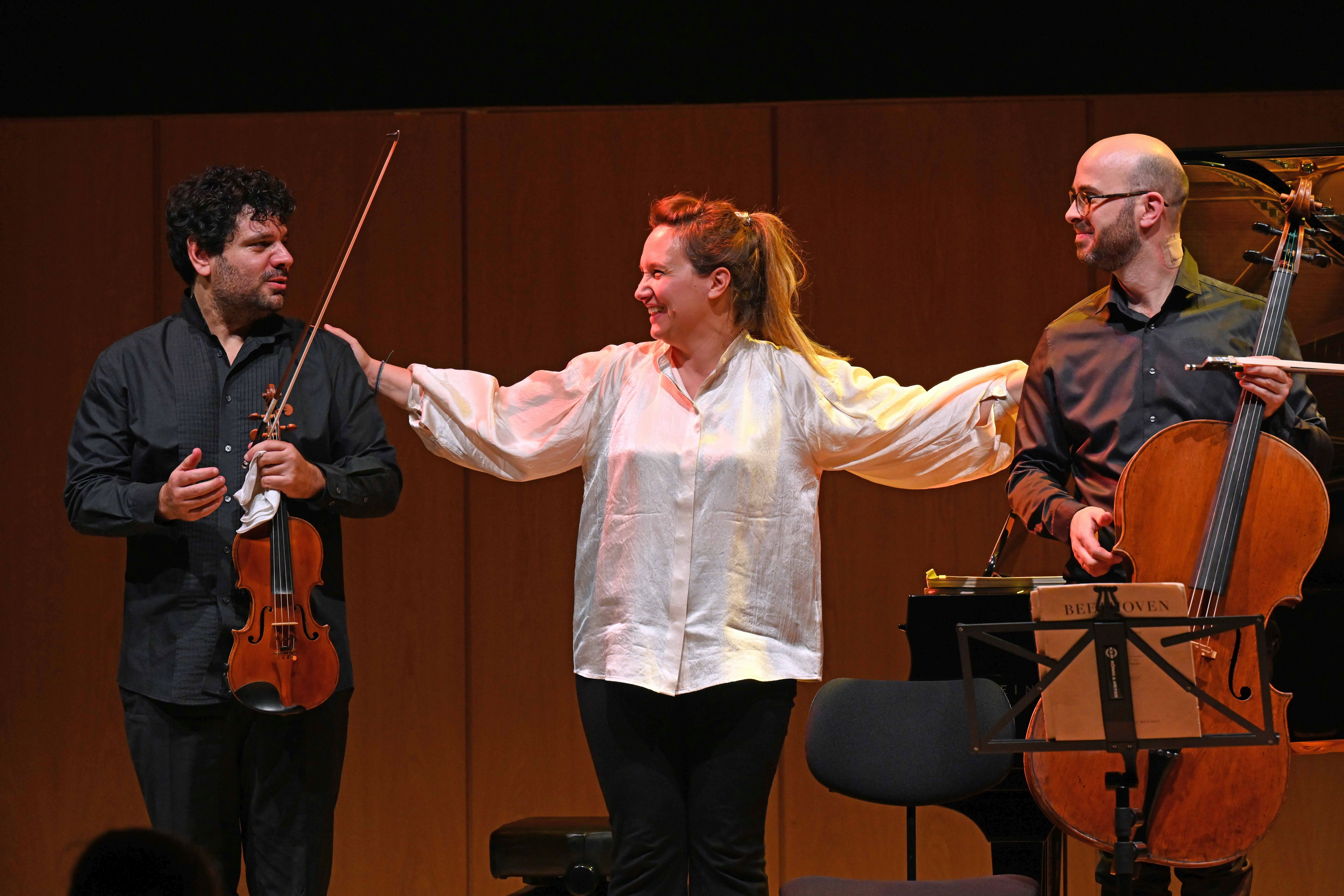 Astris Trio während eines Auftritts